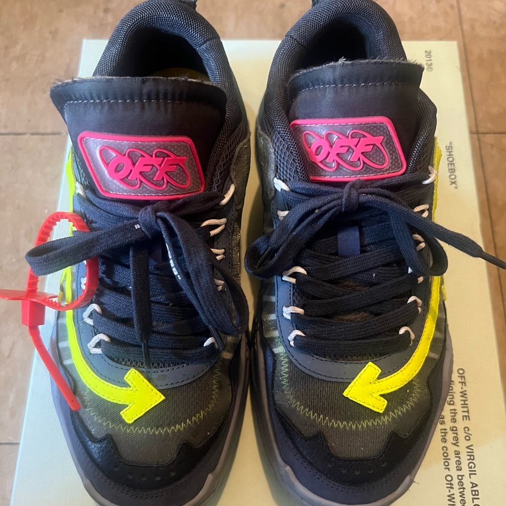 Men’s Off White Sneakers ODSY-1000 size 41/8